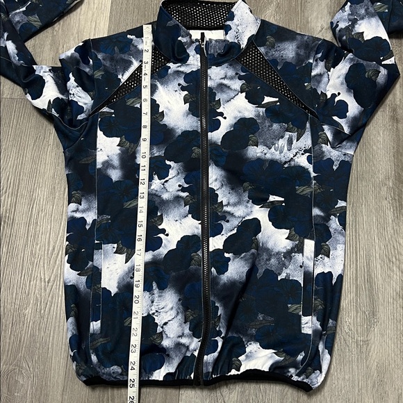 Zyia Active Pro Trainer full-zip jacket in a blue and black floral pattern./ L - Picture 11 of 11